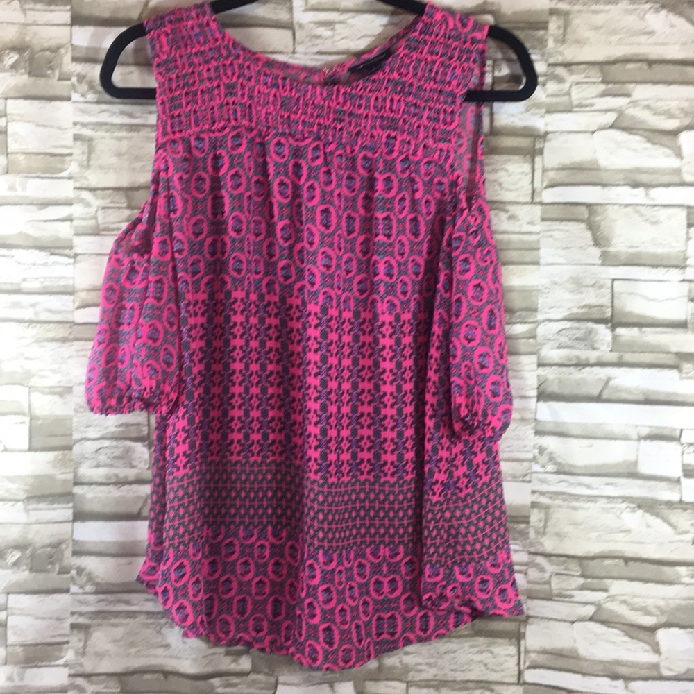 I love Ronson cold shoulder top hot pink design